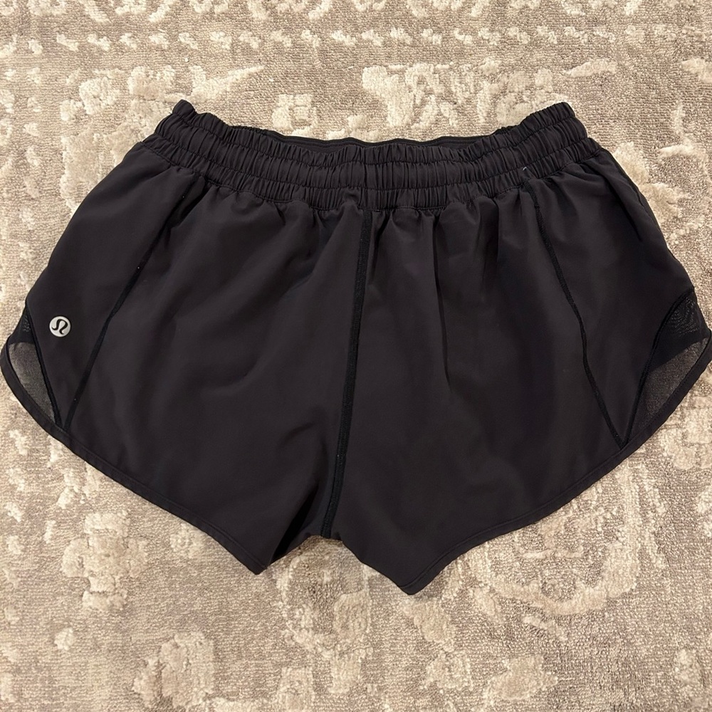 Lululemon Hotty Hot Low-Rise Lined Short 2.5”